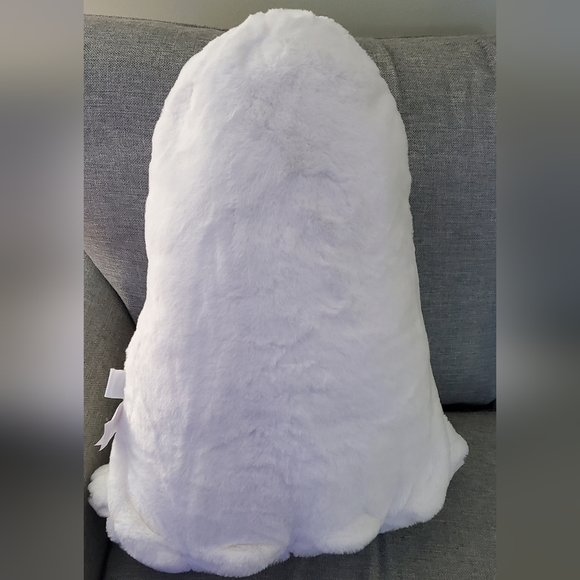 Novogratz Ghost Holding Pumpkin Pillow 22” Halloween Decor Ghost Pillow NEW - Picture 2 of 2